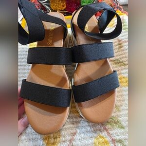 Dream Pairs Black and Tan Sandals